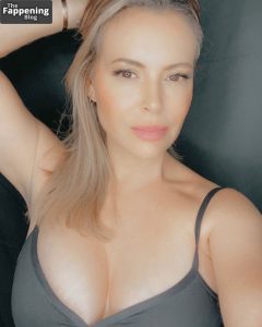 Alyssa Milano Sexy (9 Photos)