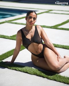 Yasmine Lopez Nude & Sexy Collection (17 Photos)