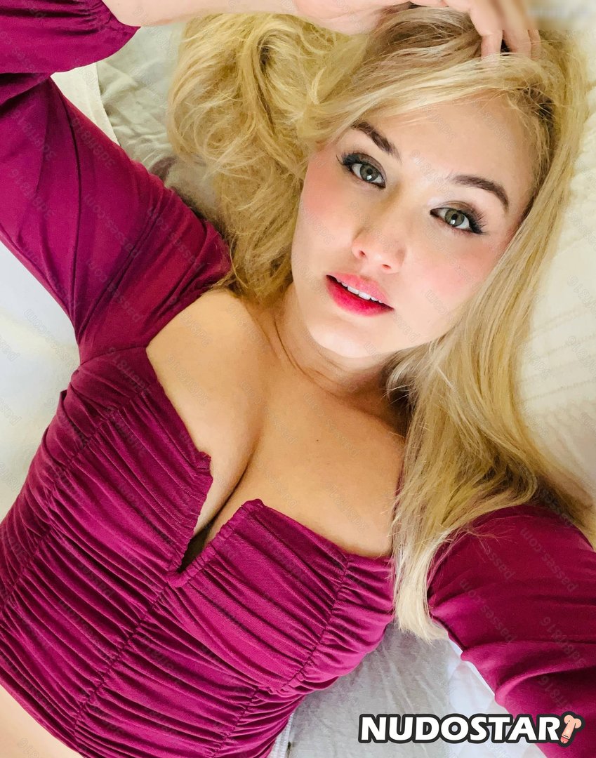 Naomi Kyle Instagram Leaks (17 Photos)