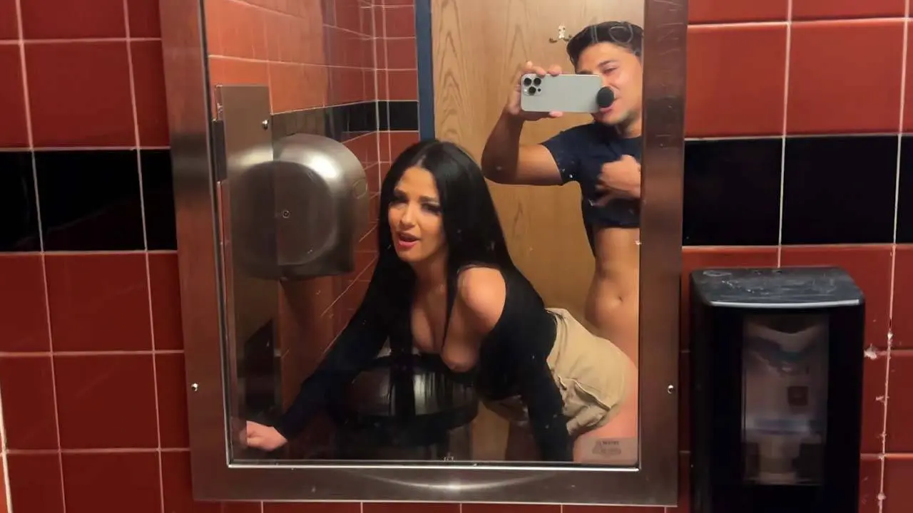 Vanessa Marie Public Bathroom Fuck With Sisters BFF