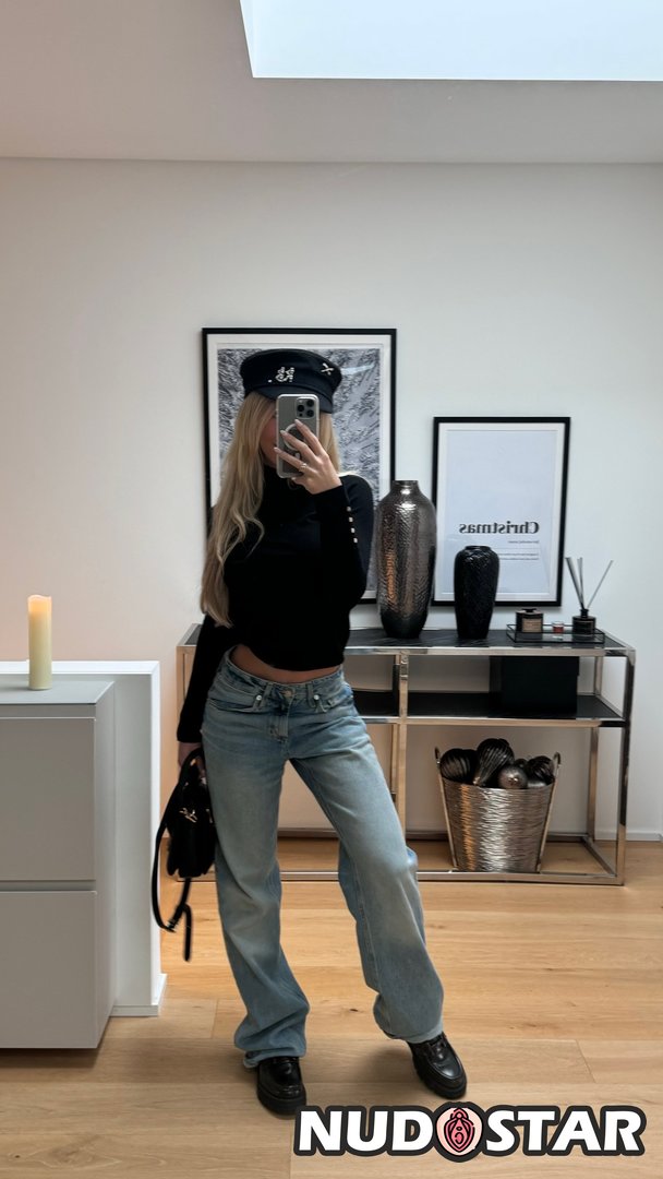 Alexa Breit Instagram Leaks (17 Photos)