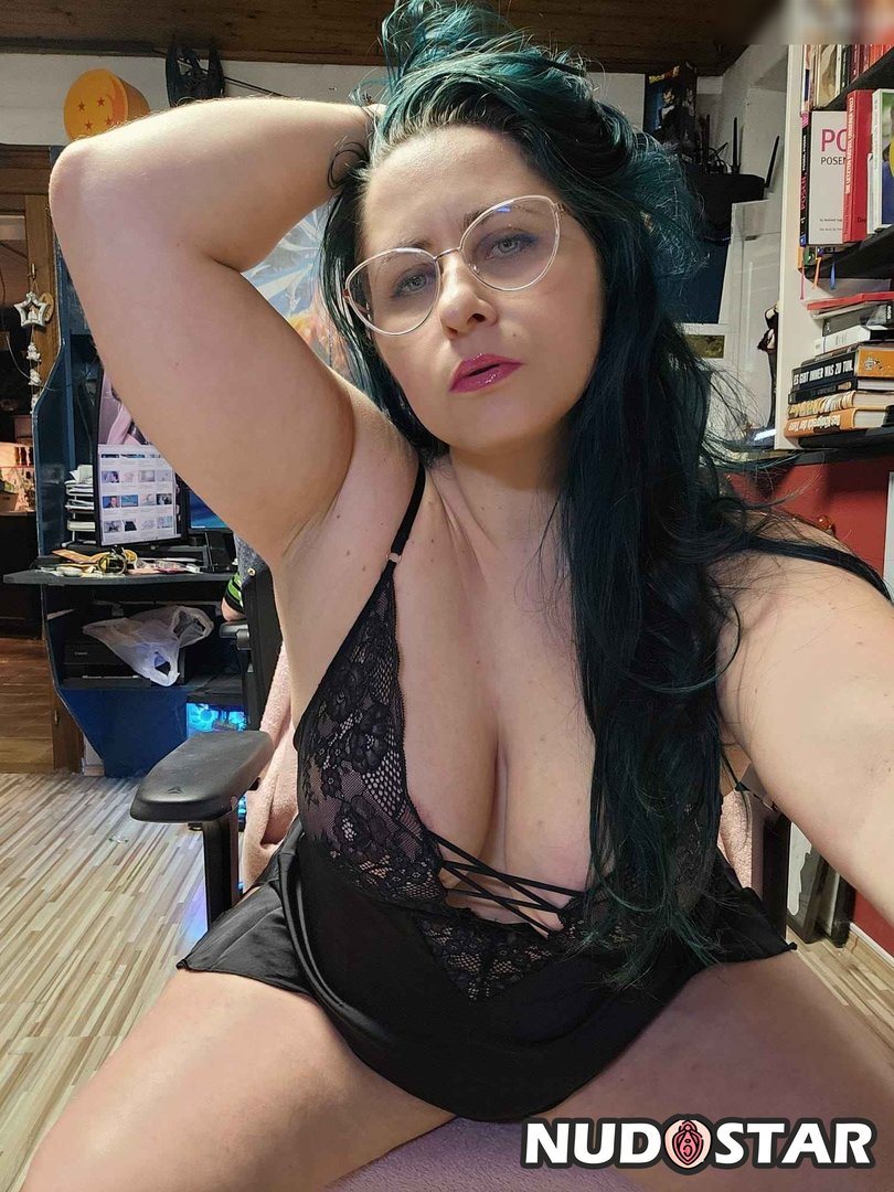 Einhornlutschi OnlyFans Leaks (13 Photos)