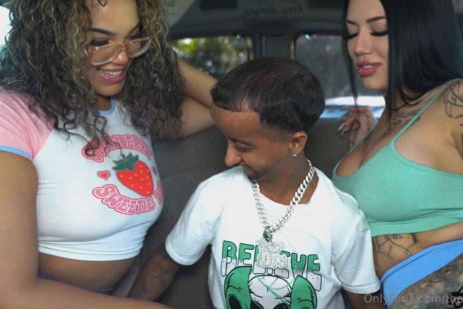 Baby Alien Fucks 2 Girls On The Bus Video Leaked